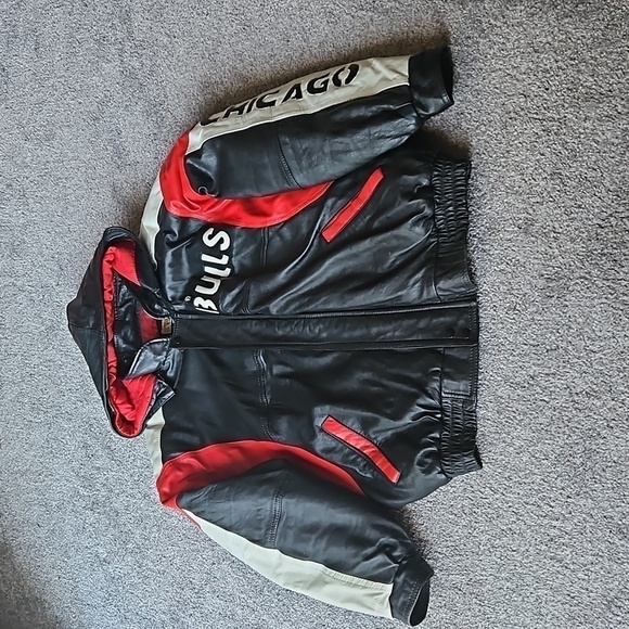Yellow Wings Men's 100% Leather Styled in Italy Chicago Bulls JacketPre-owned